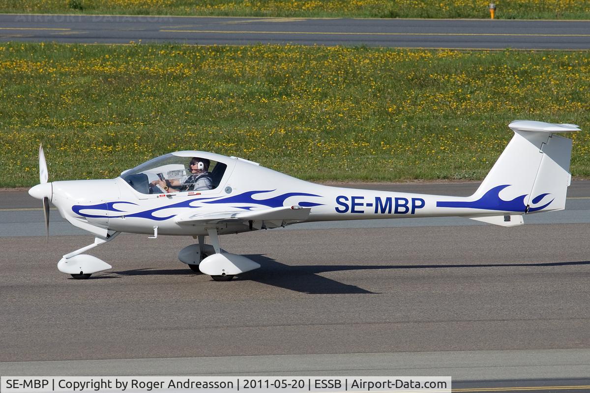 SE-MBP, 1997 Diamond DA-20A-1 Katana C/N 10236, Leaving Bromma