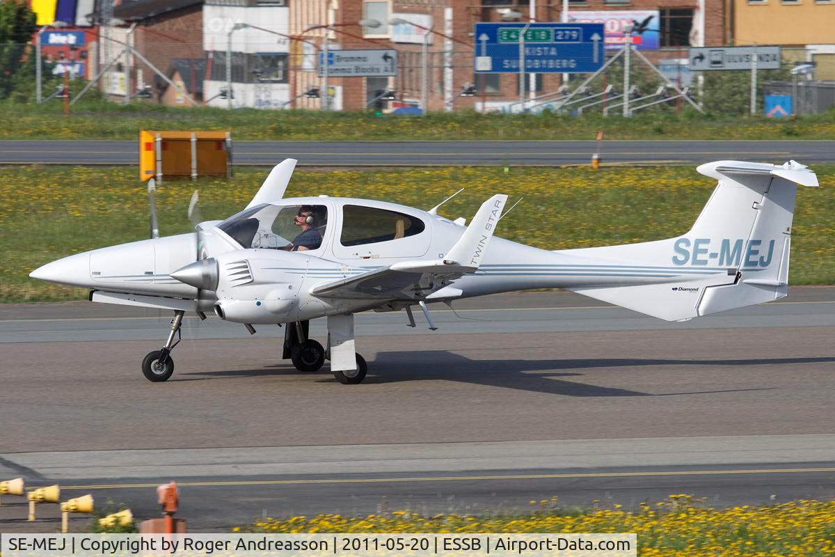 SE-MEJ, 2006 Diamond DA-42 Twin Star C/N 42.181, Ex OE-FAE