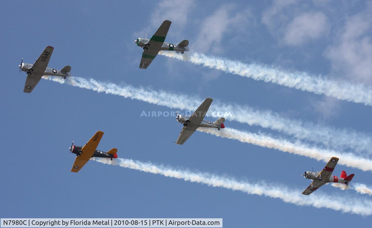 N7980C, 1943 North American SNJ-5 Texan Texan C/N 43938, Formation flight