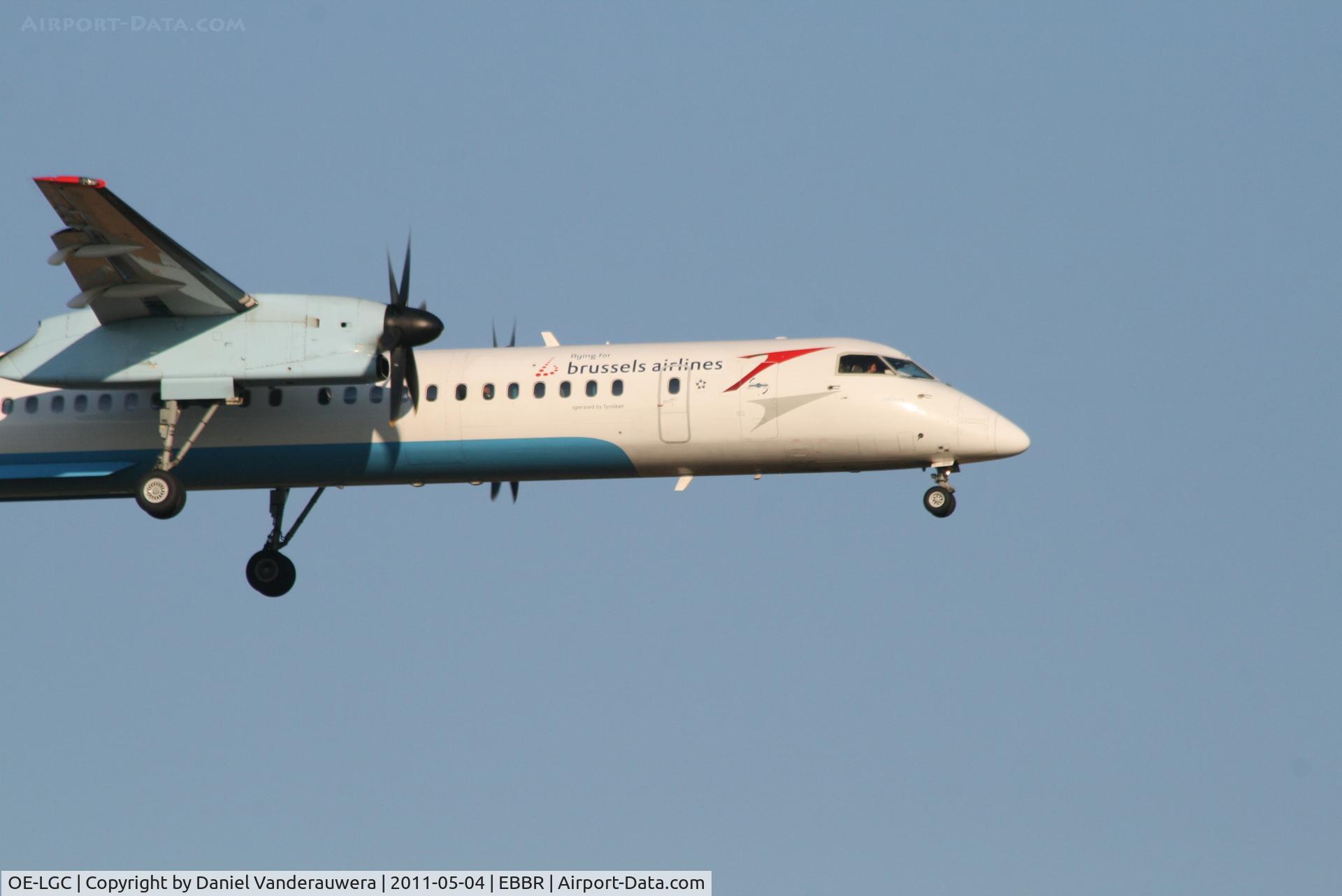 OE-LGC, 2000 De Havilland Canada DHC-8-402Q Dash 8 C/N 4026, Arrival of flight SN2640 to RWY 02