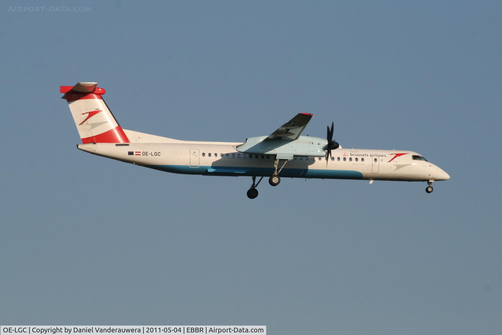 OE-LGC, 2000 De Havilland Canada DHC-8-402Q Dash 8 C/N 4026, Flight SN2640 is descending to RWY 02