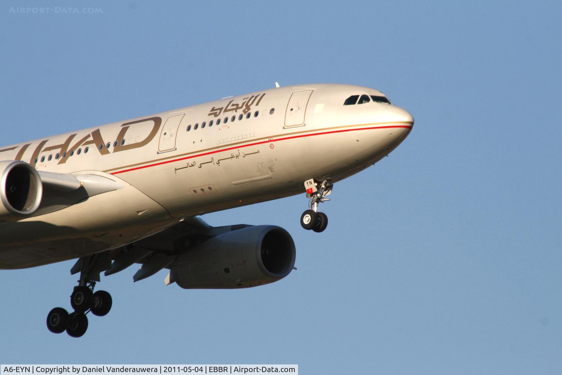 A6-EYN, 2007 Airbus A330-243 C/N 832, Early arrival of flight EY057 to RWY 02