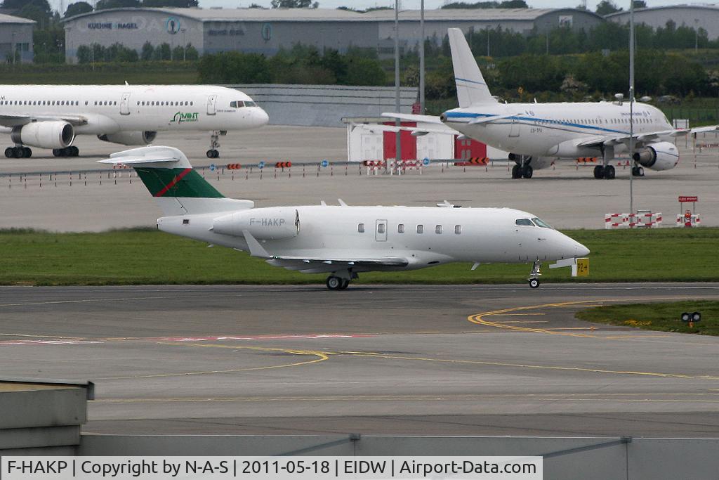 F-HAKP, 2010 Bombardier Challenger 300 (BD-100-1A10) C/N 20288, Arriving