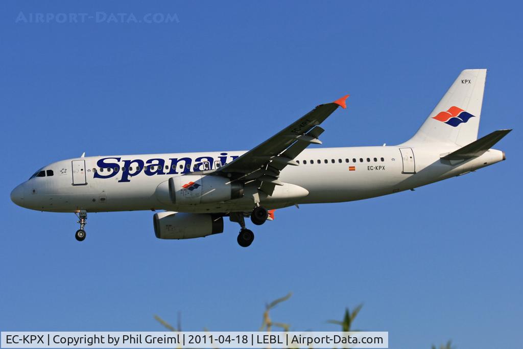 EC-KPX, 2001 Airbus A320-232 C/N 1407, Beautiful morning light.