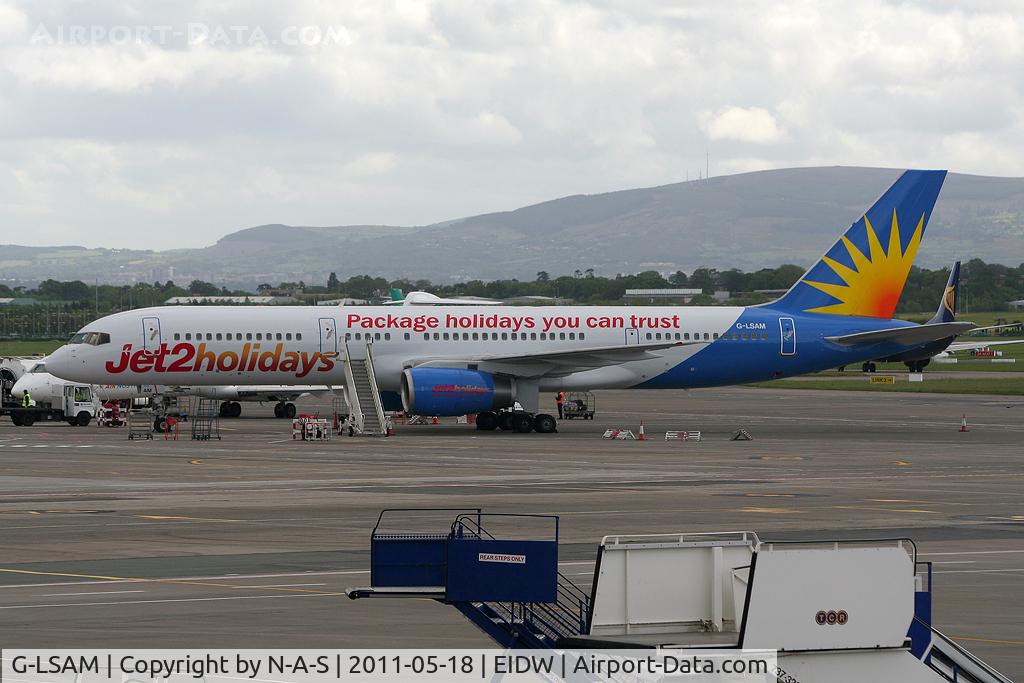 G-LSAM, 1992 Boeing 757-204 C/N 26966, Lovely Scheme