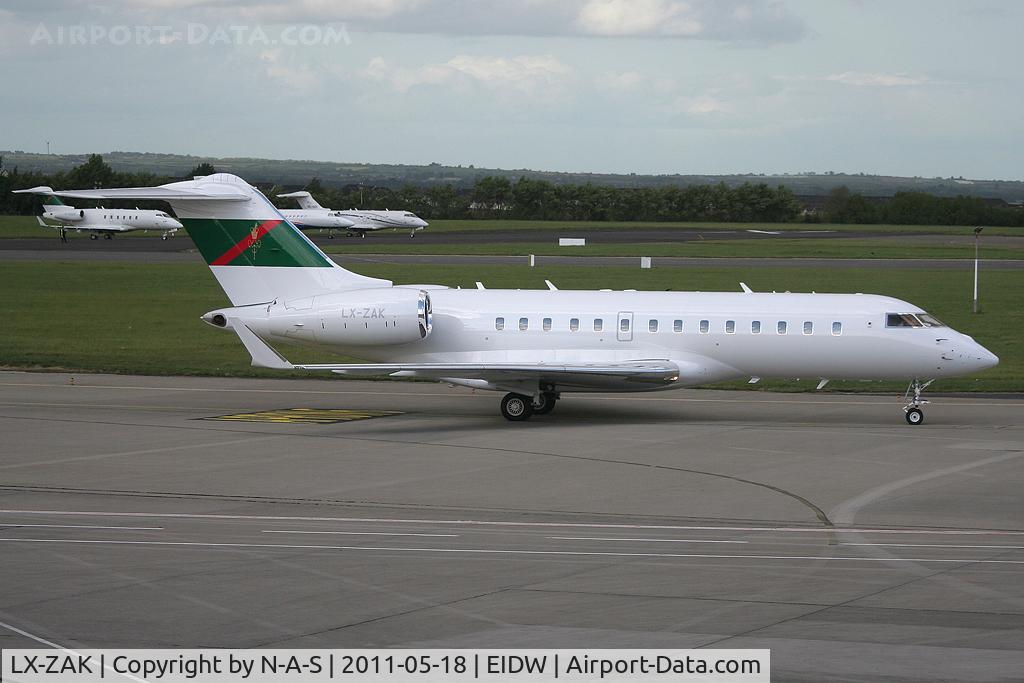 LX-ZAK, 2006 Bombardier BD-700-1A11 Global 5000 C/N 9204, Heading for the GA Ramp