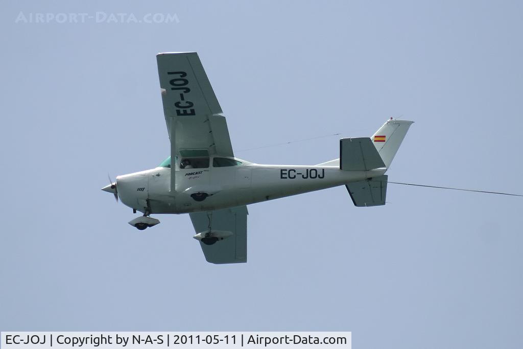 EC-JOJ, Cessna 182N Skylane C/N 18260359, Banner towing past Anfi Beach Club
