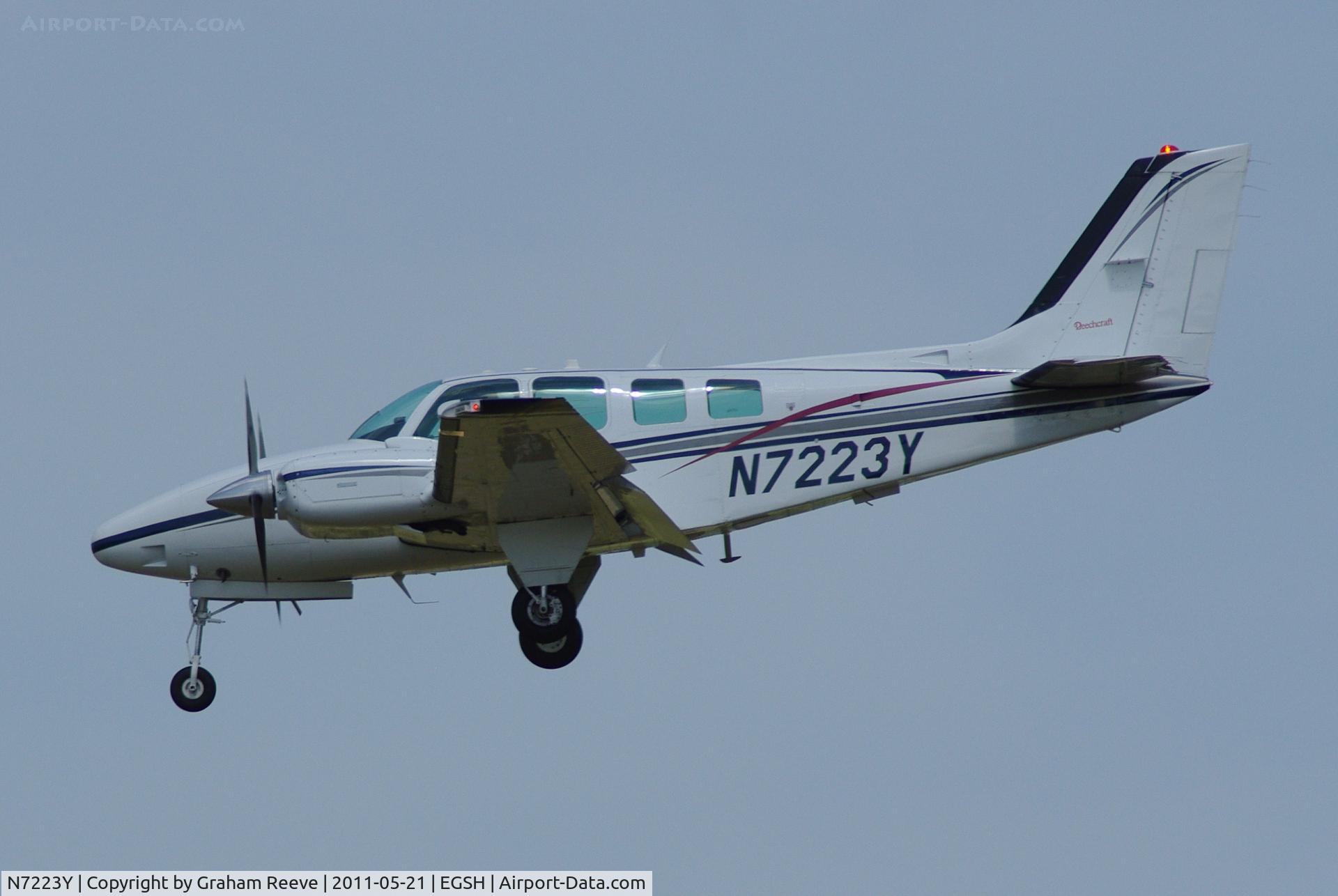 N7223Y, 1985 Beech 58 Baron C/N TH-1456, About to touch down.