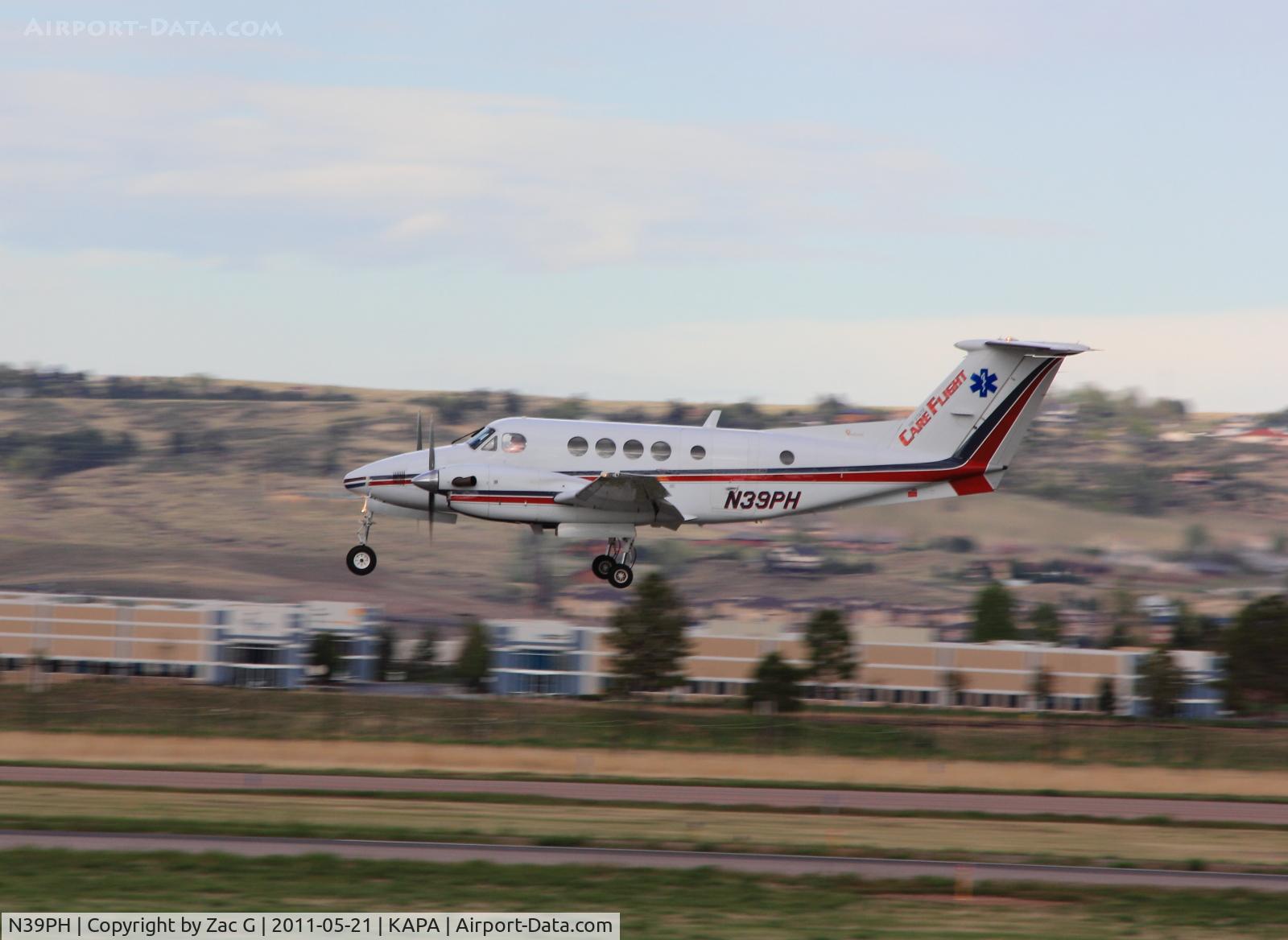 N39PH, 1979 Beech 200C Super King Air C/N BL-3, Landing on 35R.