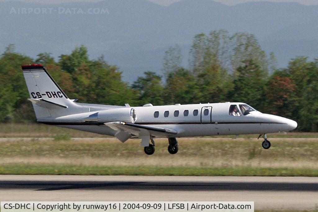 CS-DHC, 2002 Cessna 550B Citation Bravo C/N 550-1013, NetJets landing on rwy 16
