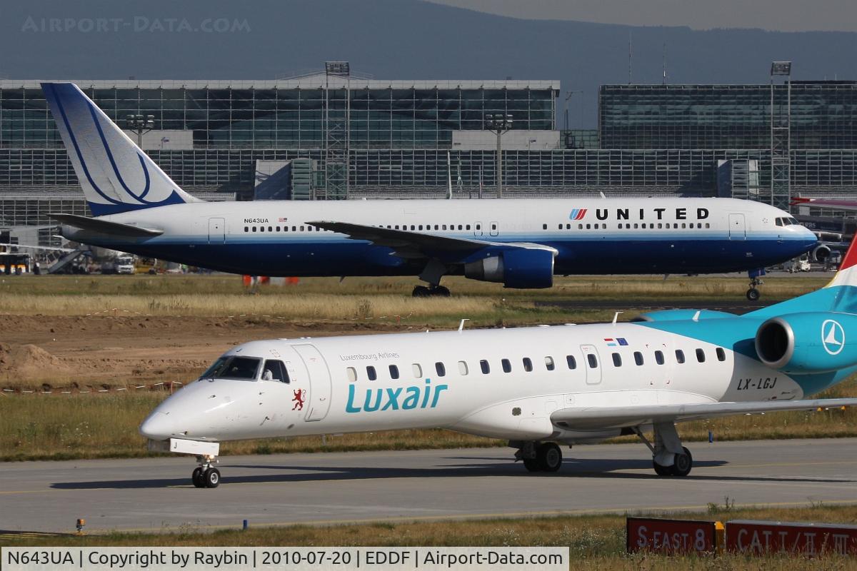 N643UA, 1991 Boeing 767-322/ER C/N 25093, In good company with Luxair EMB-145 LX-LGJ