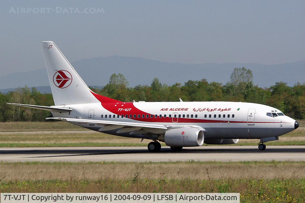 7T-VJT, 2002 Boeing 737-6D6 C/N 30546, daprting to Algiers on runway 16