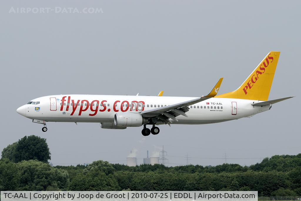 TC-AAL, 2009 Boeing 737-82R C/N 35984, finals at DUS