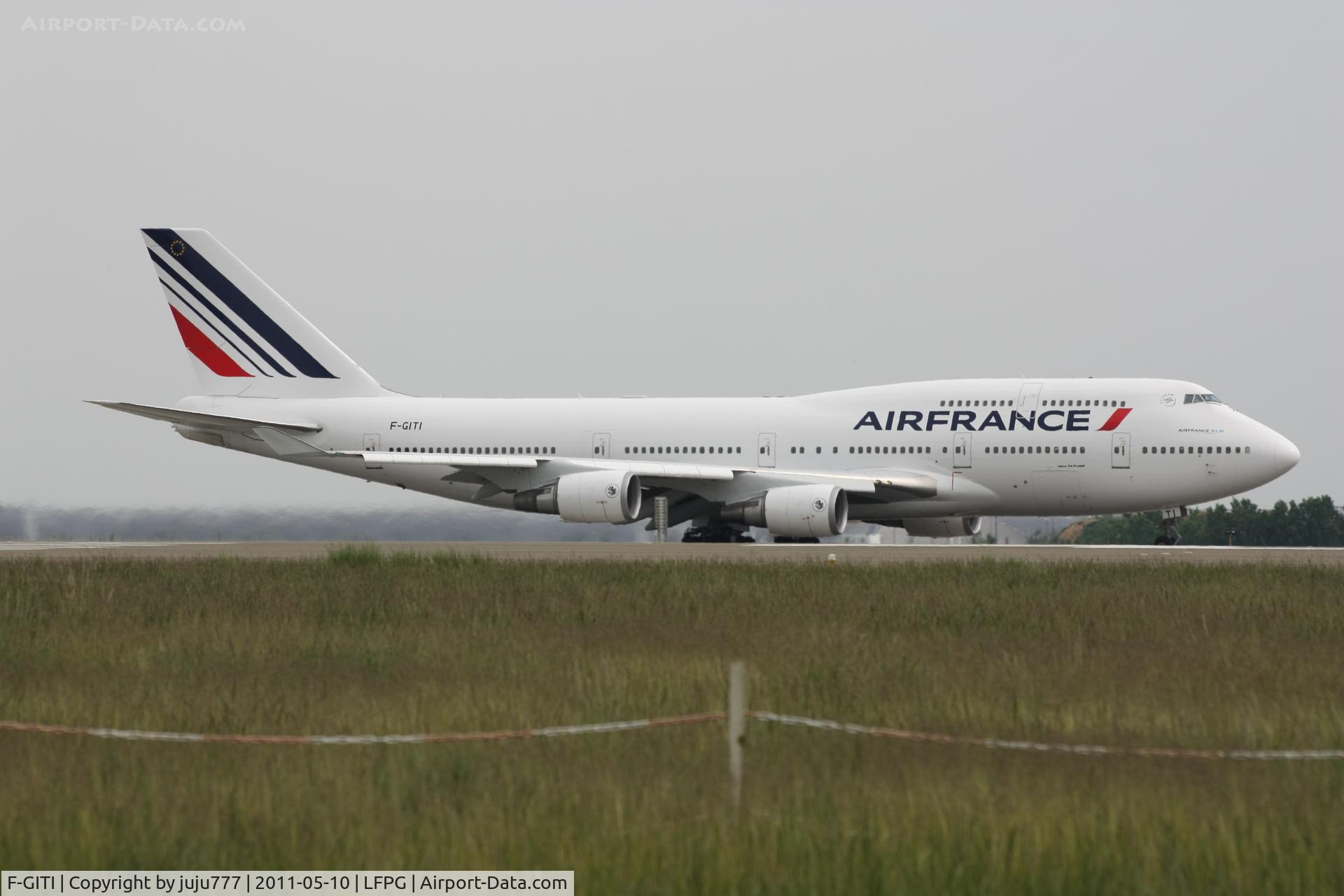 F-GITI, 2003 Boeing 747-428 C/N 32869, wiht new peint