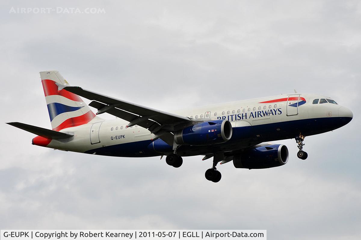 G-EUPK, 2000 Airbus A319-131 C/N 1236, On approach to r/w 09L
