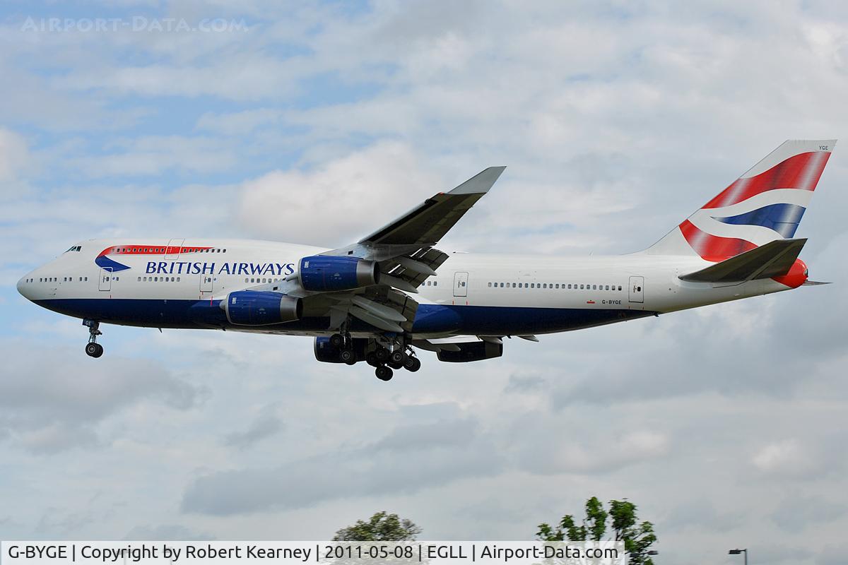 G-BYGE, 1999 Boeing 747-436 C/N 28858, On approach to r/w 27L