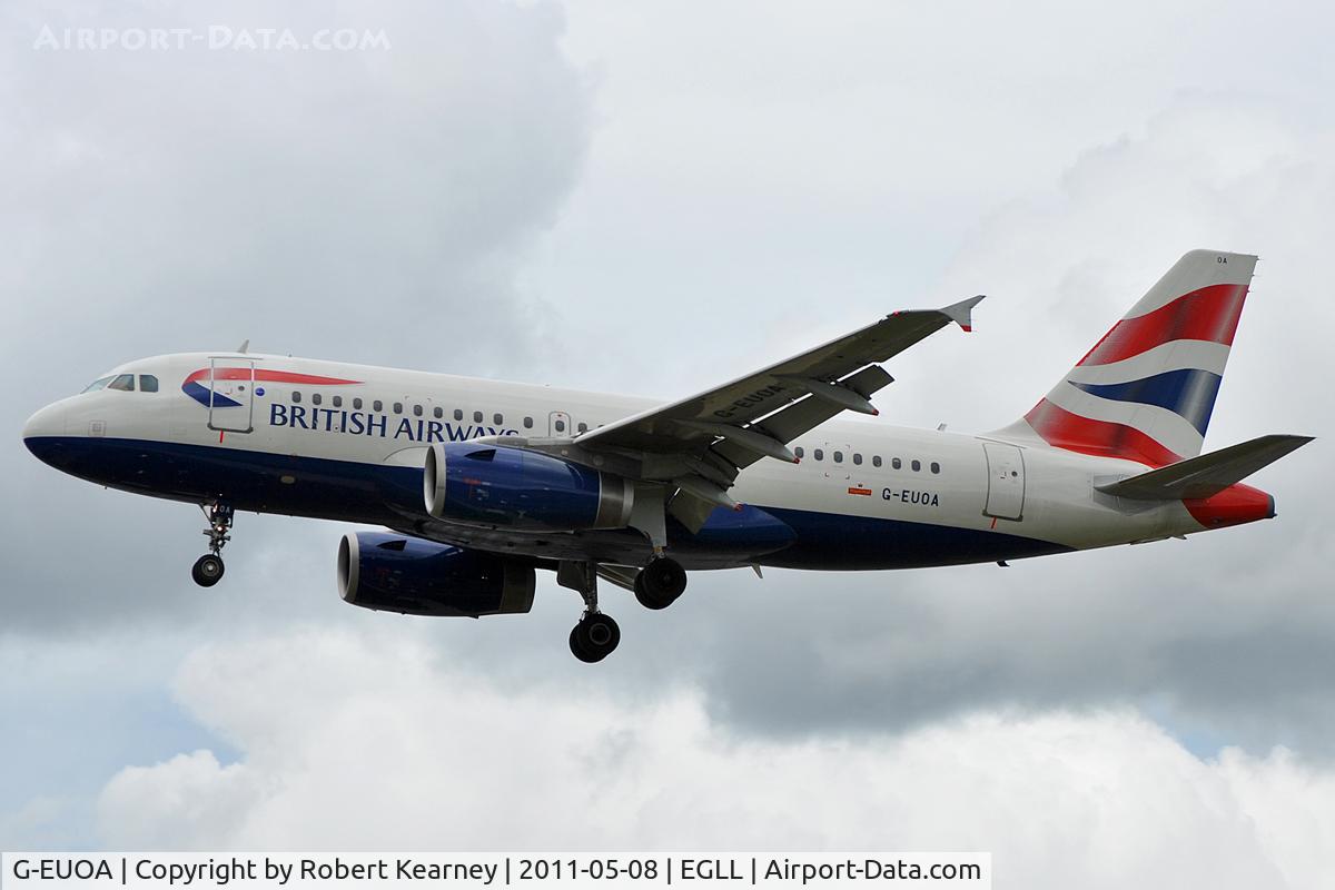 G-EUOA, 2001 Airbus A319-131 C/N 1513, On approach to r/w 27L