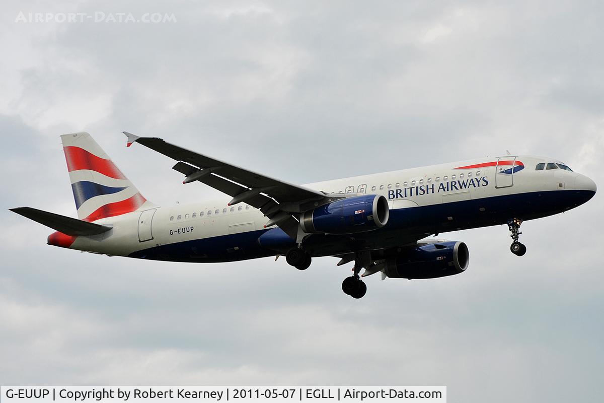 G-EUUP, 2003 Airbus A320-232 C/N 2038, On approach to r/w 09L