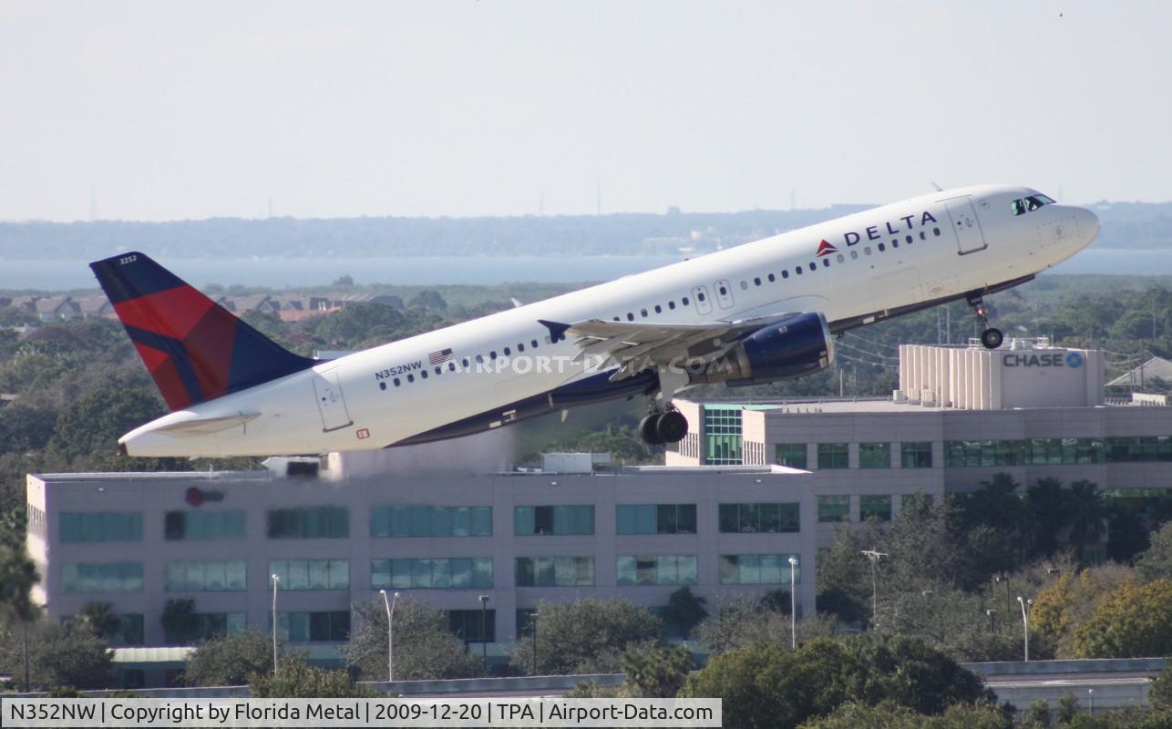 N352NW, 1998 Airbus A320-212 C/N 778, Delta A320