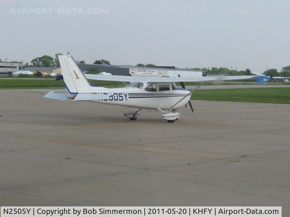 N2505Y, 1963 Cessna 172D C/N 17249805, On the ramp at Greenwood, IN