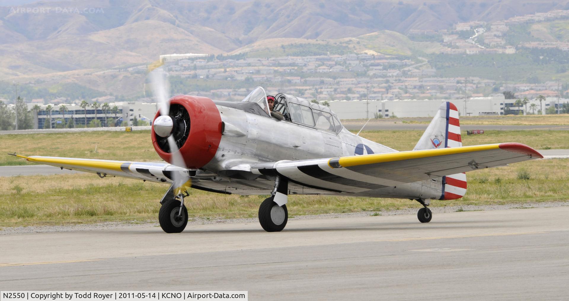 N2550, 1985 North American SNJ-5 Texan C/N 43683, Taxiing at Chino