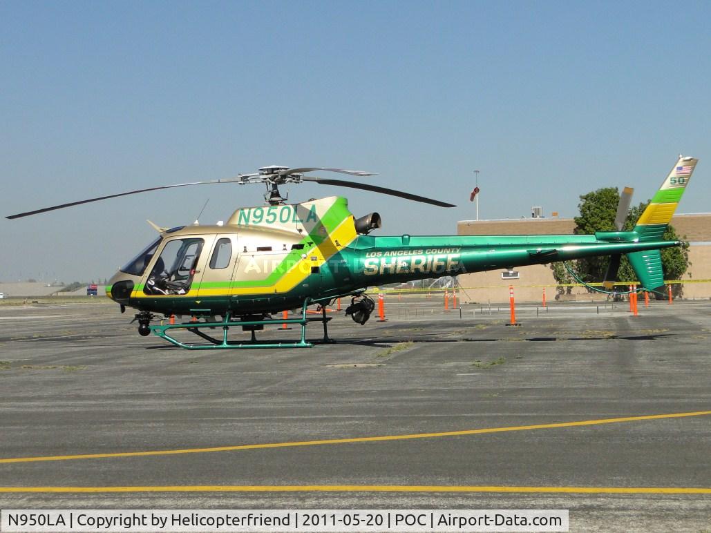 N950LA, 2010 Eurocopter AS-350B-2 Ecureuil Ecureuil C/N 4930, Waiting for crew