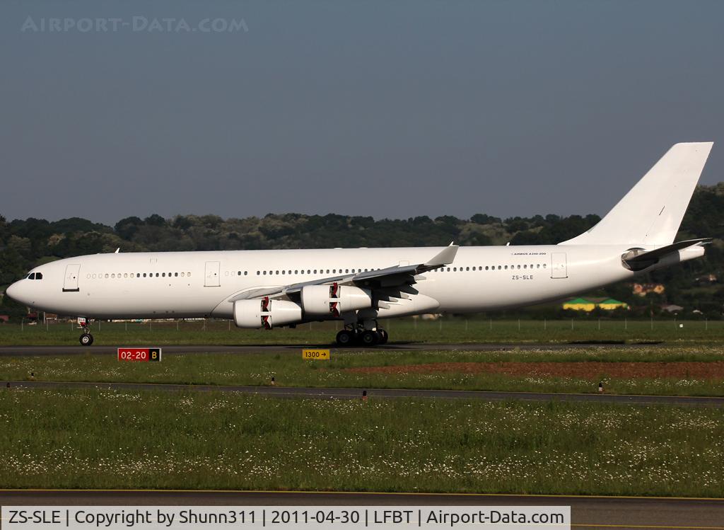 ZS-SLE, 1993 Airbus A340-211 C/N 021, Landing rwy 20 for storage... All white, no titles...