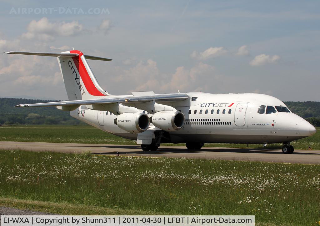 EI-WXA, 1997 British Aerospace Avro 146-RJ85A C/N E2310, Taxiing to the terminal