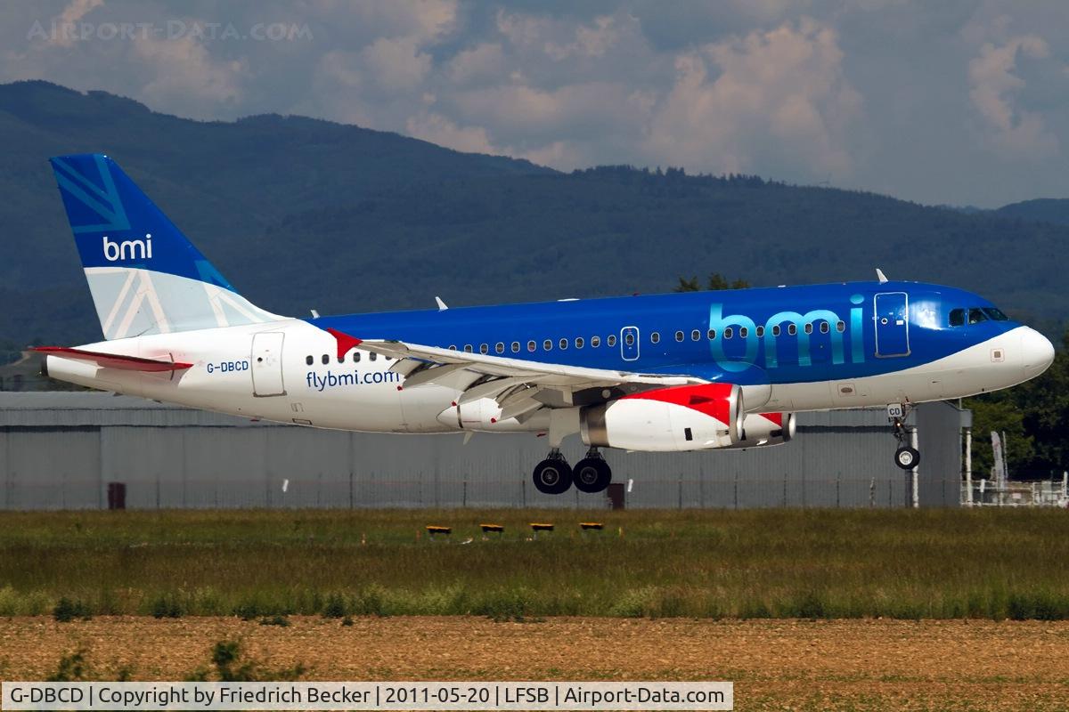 G-DBCD, 2005 Airbus A319-131 C/N 2389, moments prior touchdown