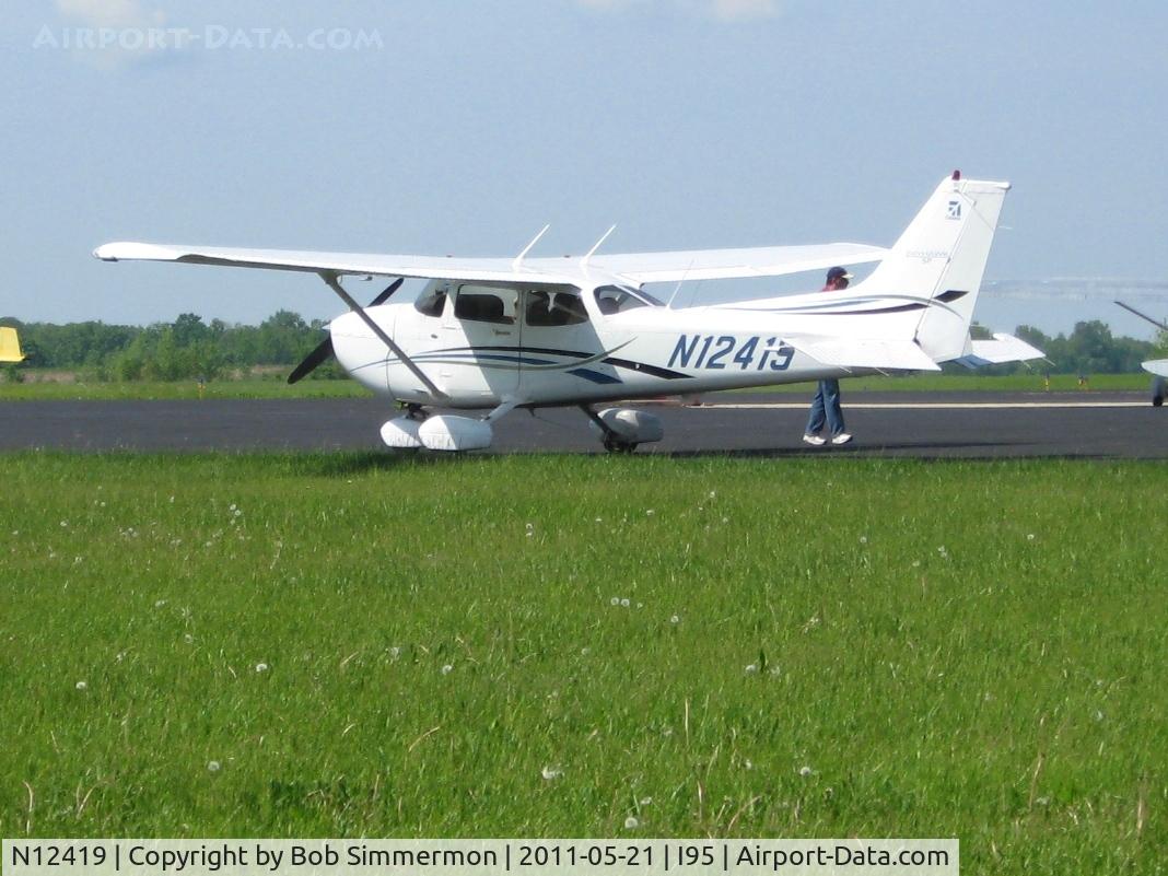N12419, 2006 Cessna 172S C/N 172S10306, On the ramp at Kenton, Ohio