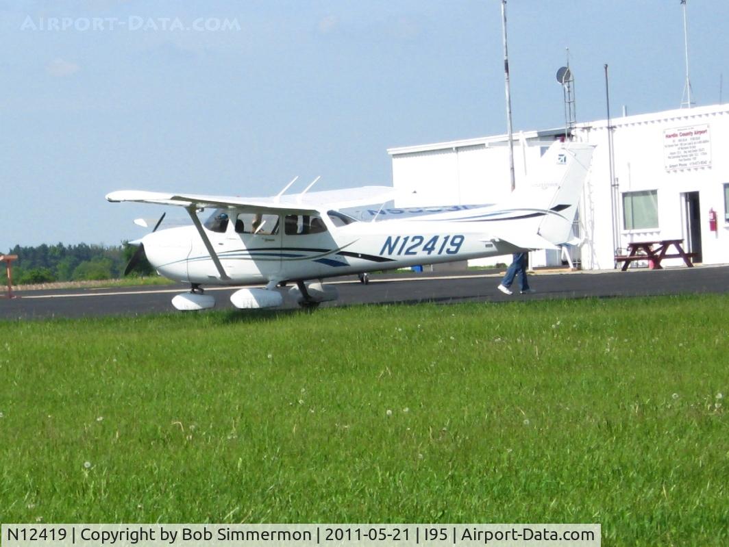 N12419, 2006 Cessna 172S C/N 172S10306, On the ramp at Kenton, Ohio