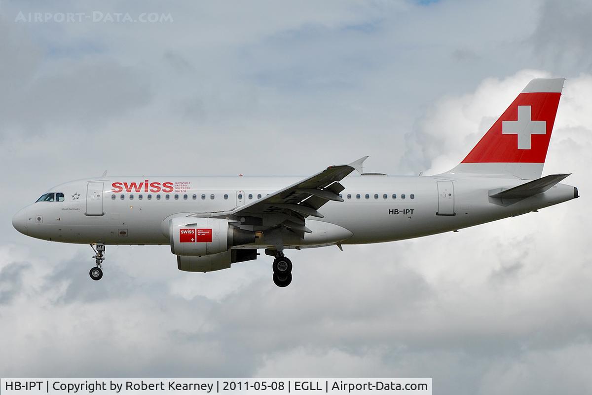 HB-IPT, 1997 Airbus A319-112 C/N 727, Approaching r/w 27L