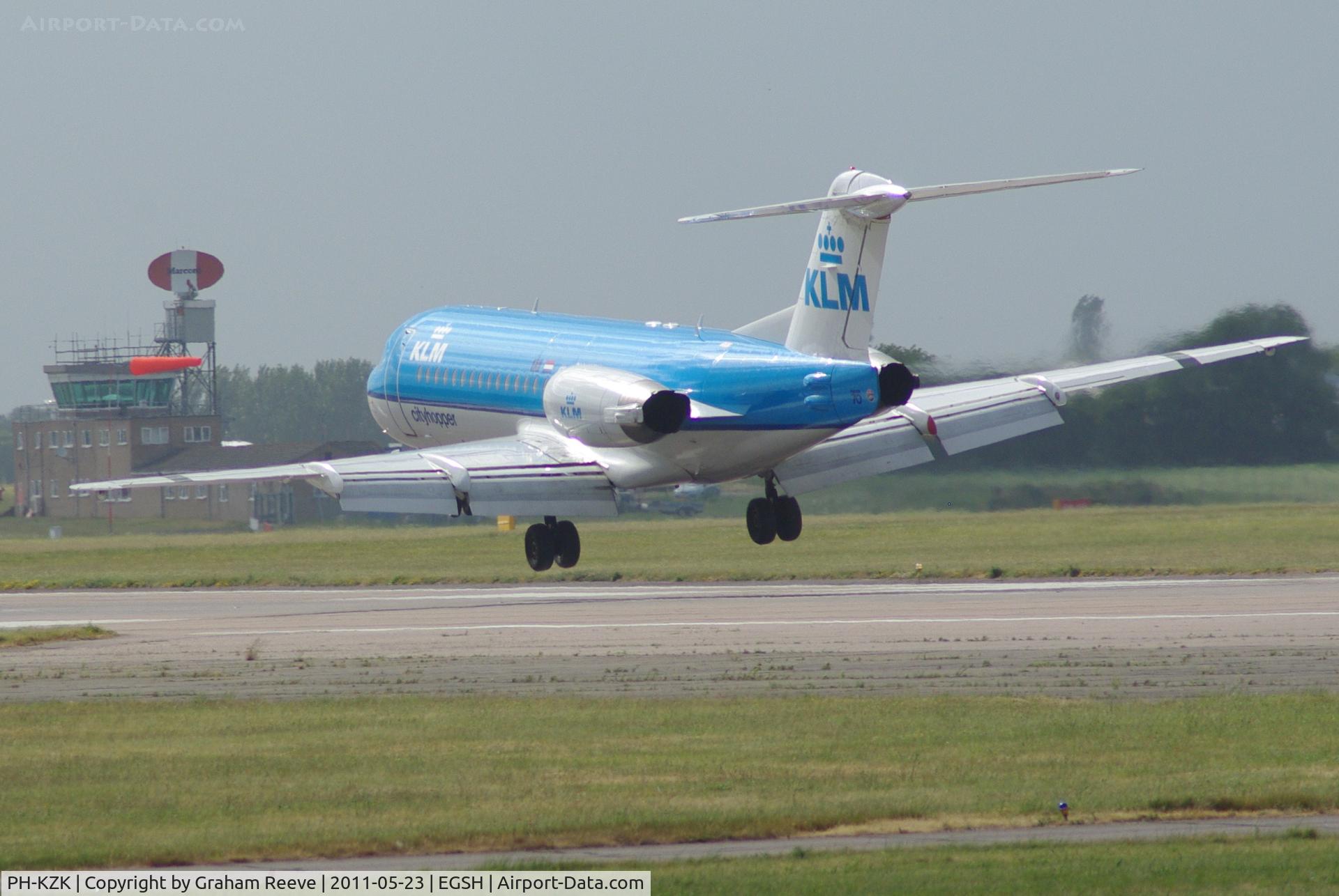 PH-KZK, 1997 Fokker 70 (F-28-0070) C/N 11581, Landing in a strong cross wind.