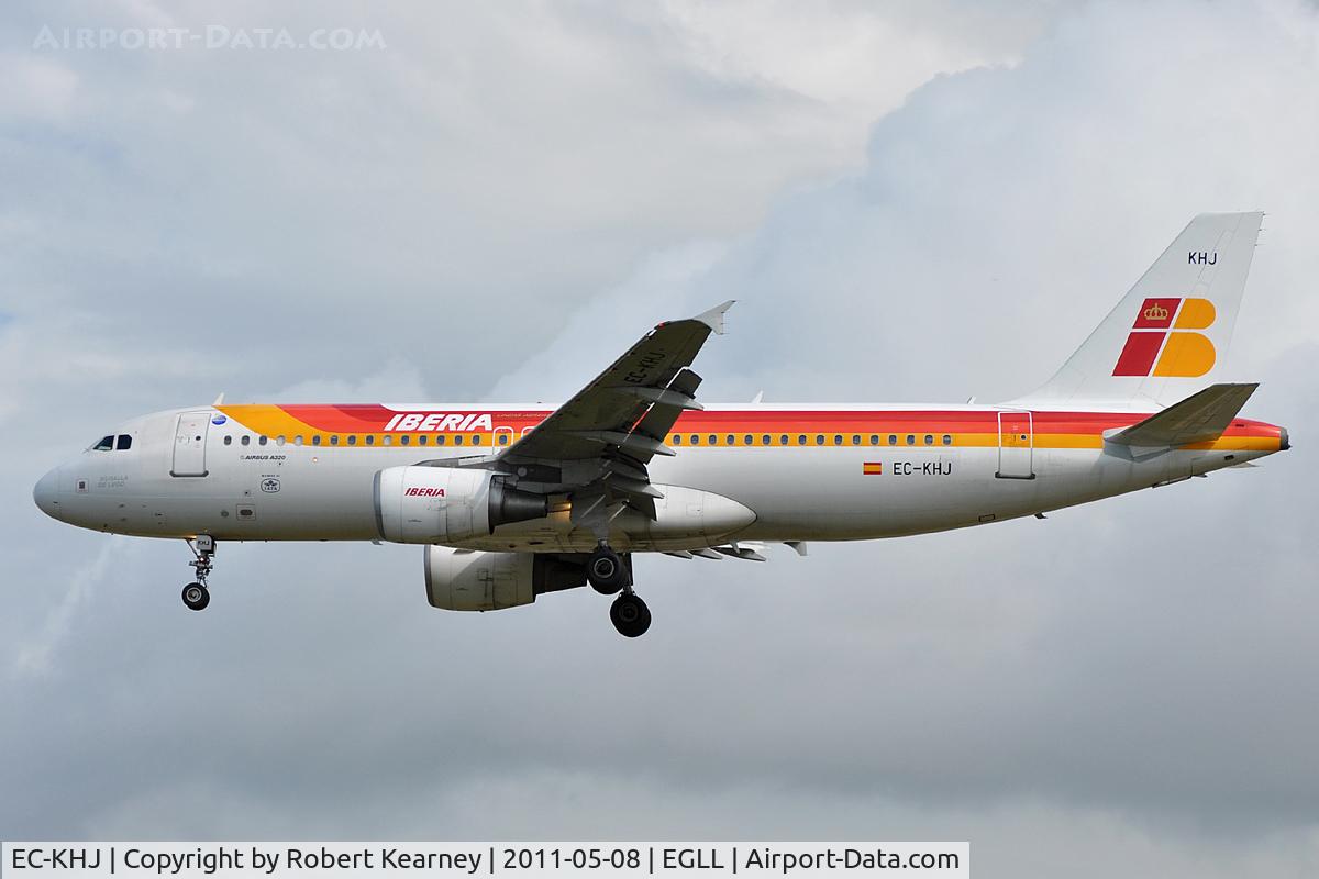 EC-KHJ, 2004 Airbus A320-214 C/N 2347, Approaching r/w 27L