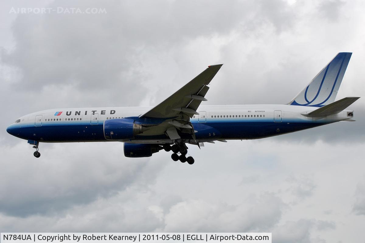 N784UA, 1997 Boeing 777-222/ER C/N 26951, Approaching r/w 27L
