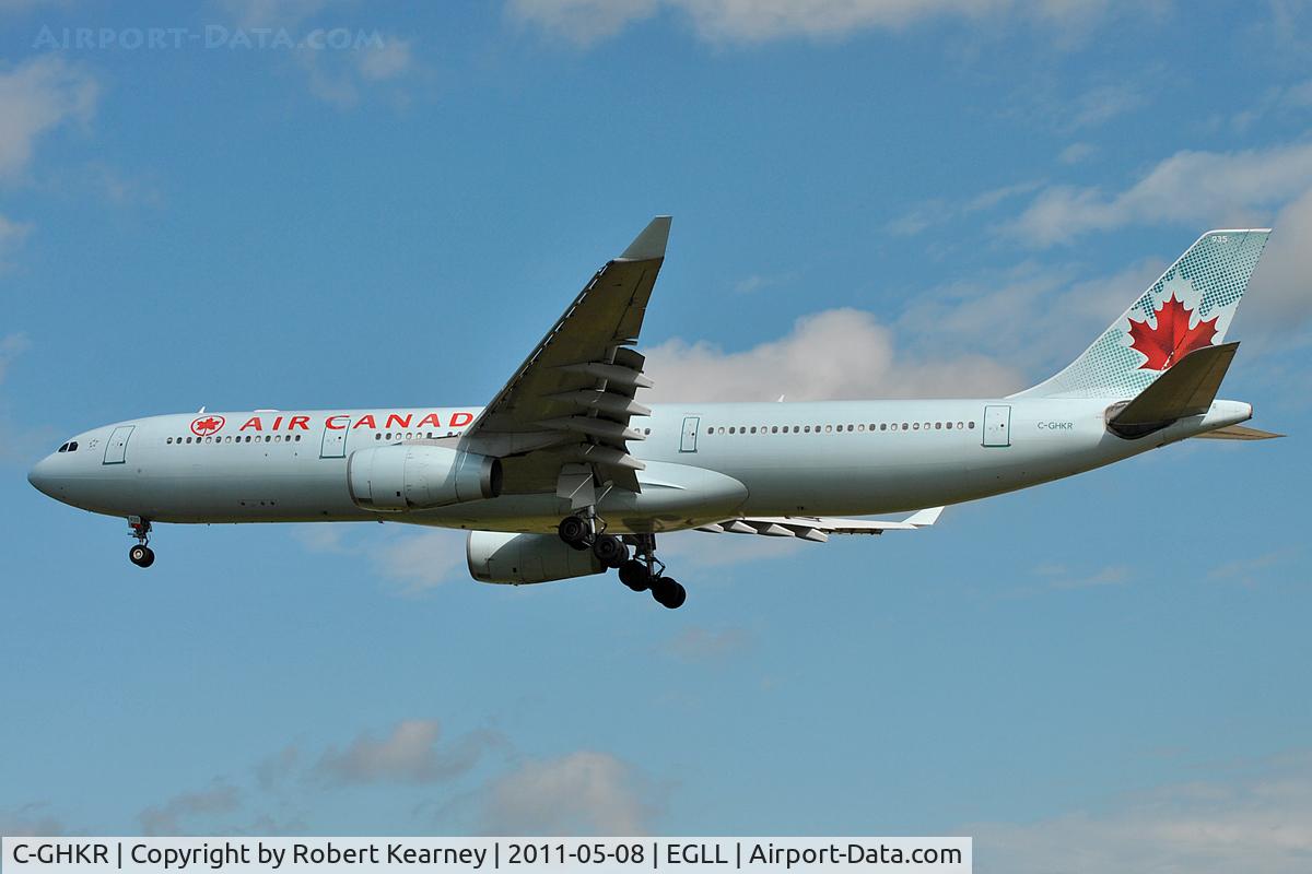 C-GHKR, 2001 Airbus A330-343 C/N 0400, Approaching r/w 27L