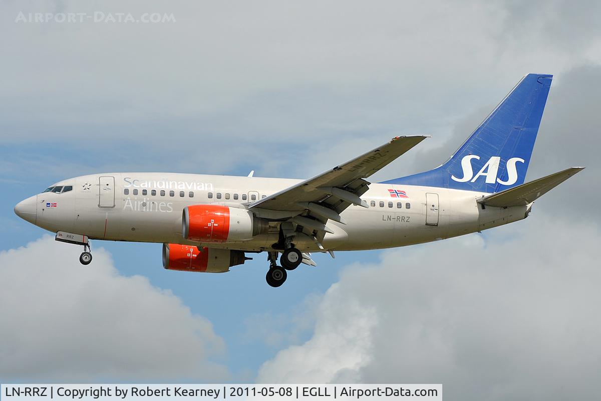 LN-RRZ, 1998 Boeing 737-683 C/N 28295, Approaching r/w 27L