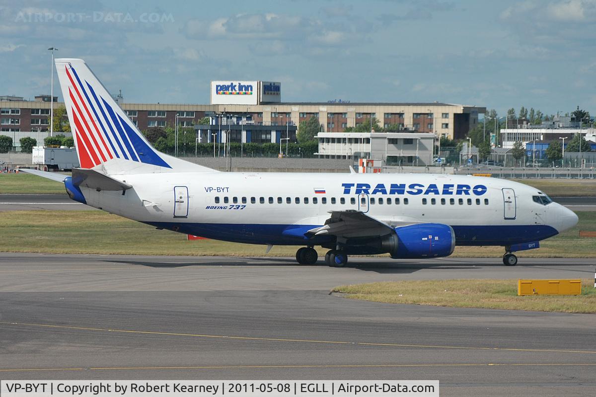VP-BYT, 1998 Boeing 737-524 C/N 28928, Taxiing to stand
