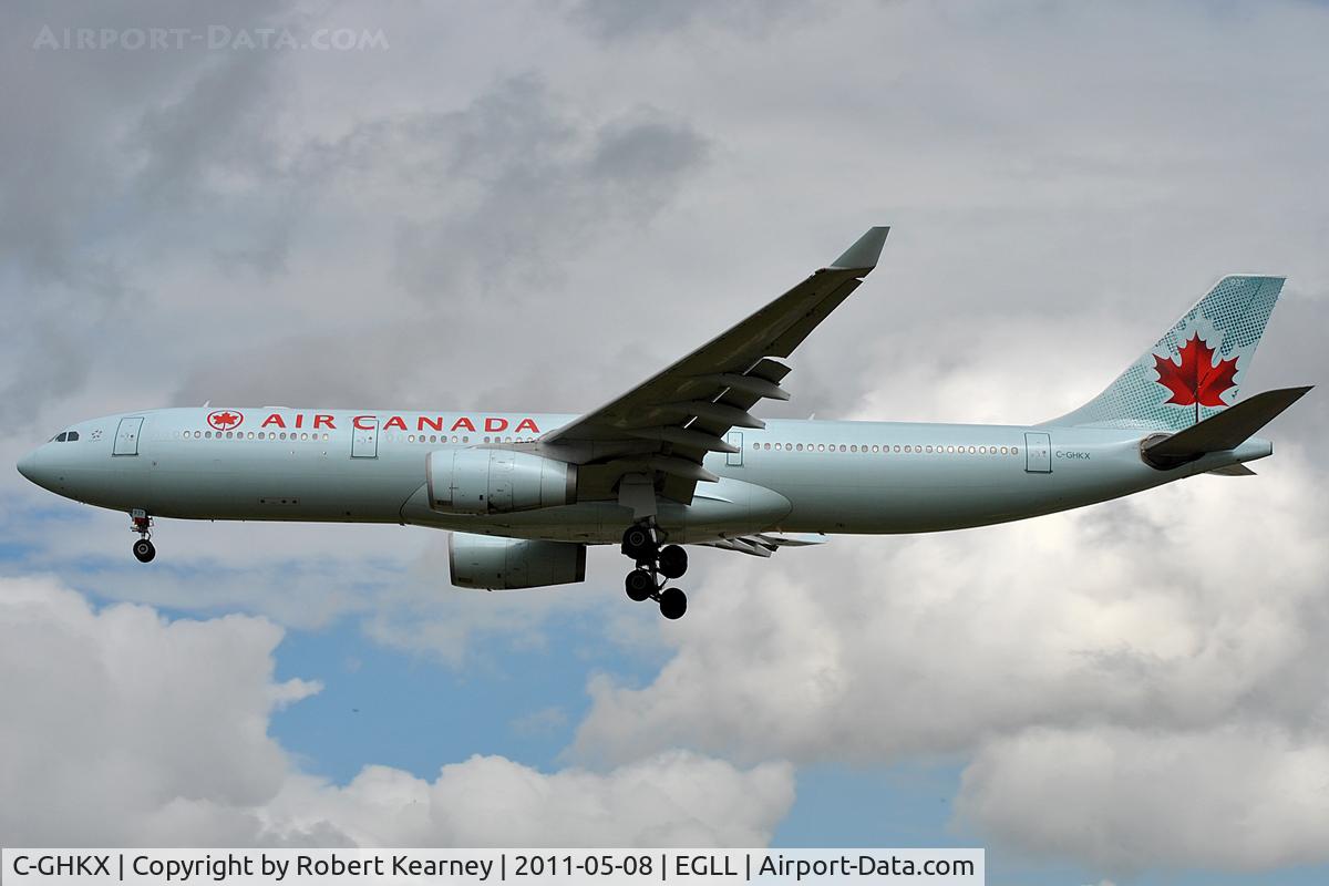C-GHKX, 2001 Airbus A330-343 C/N 0412, Approaching r/w 27L