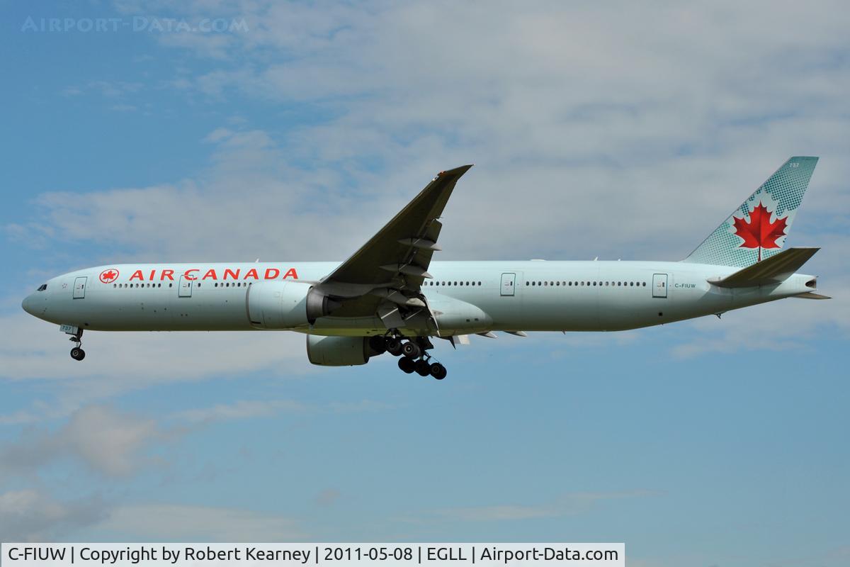 C-FIUW, 2008 Boeing 777-333/ER C/N 35249, Approaching r/w 27L