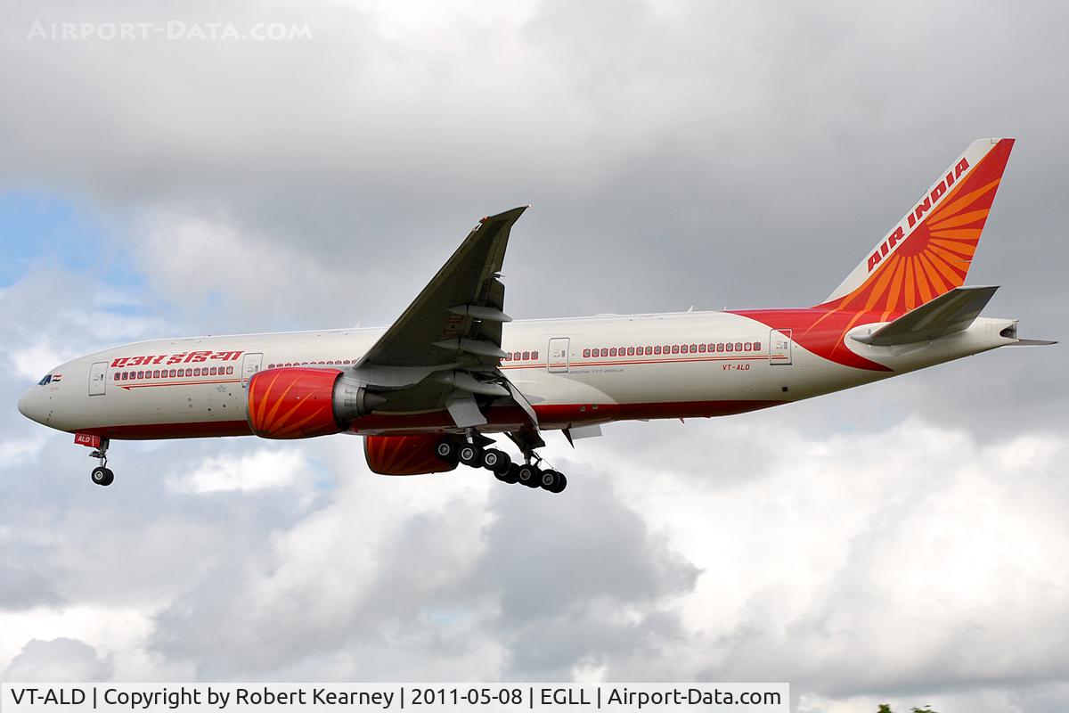 VT-ALD, 2007 Boeing 777-237/LR C/N 36303, Approaching r/w 27L