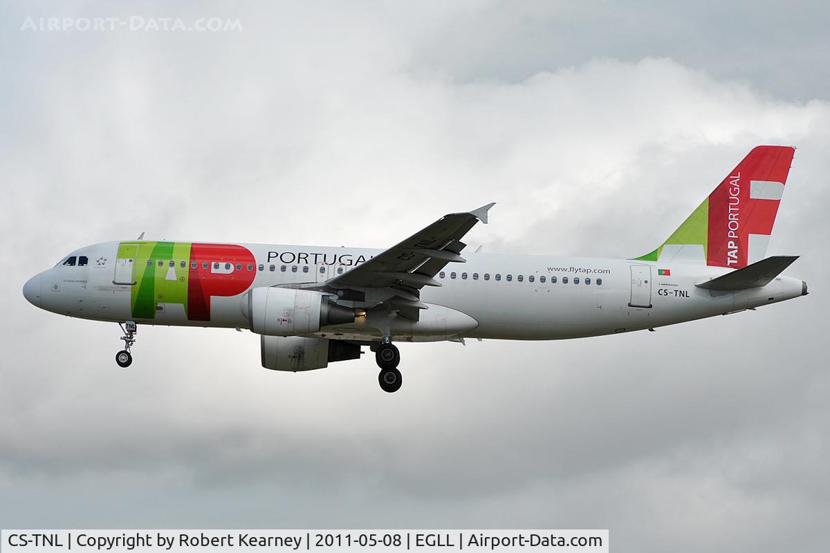 CS-TNL, 2000 Airbus A320-214 C/N 1231, Approaching r/w 27L