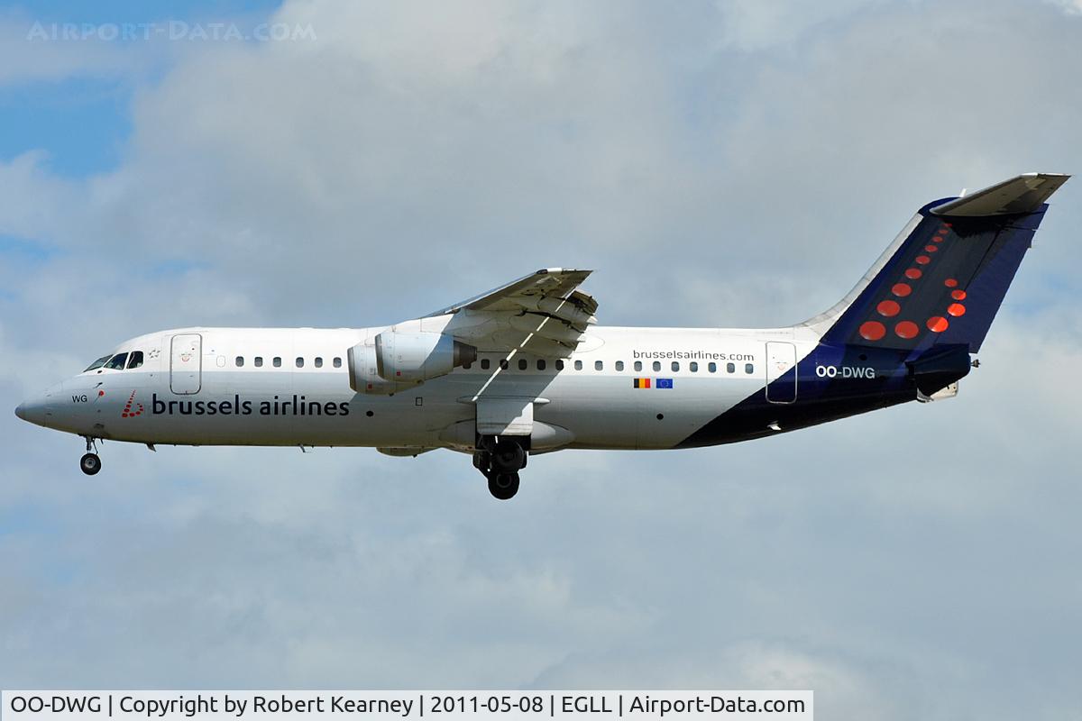 OO-DWG, 1998 British Aerospace Avro 146-RJ100 C/N E3336, Approaching r/w 27L
