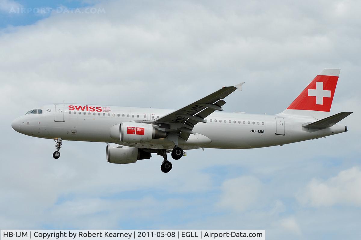 HB-IJM, 1996 Airbus A320-214 C/N 635, Approaching r/w 27L