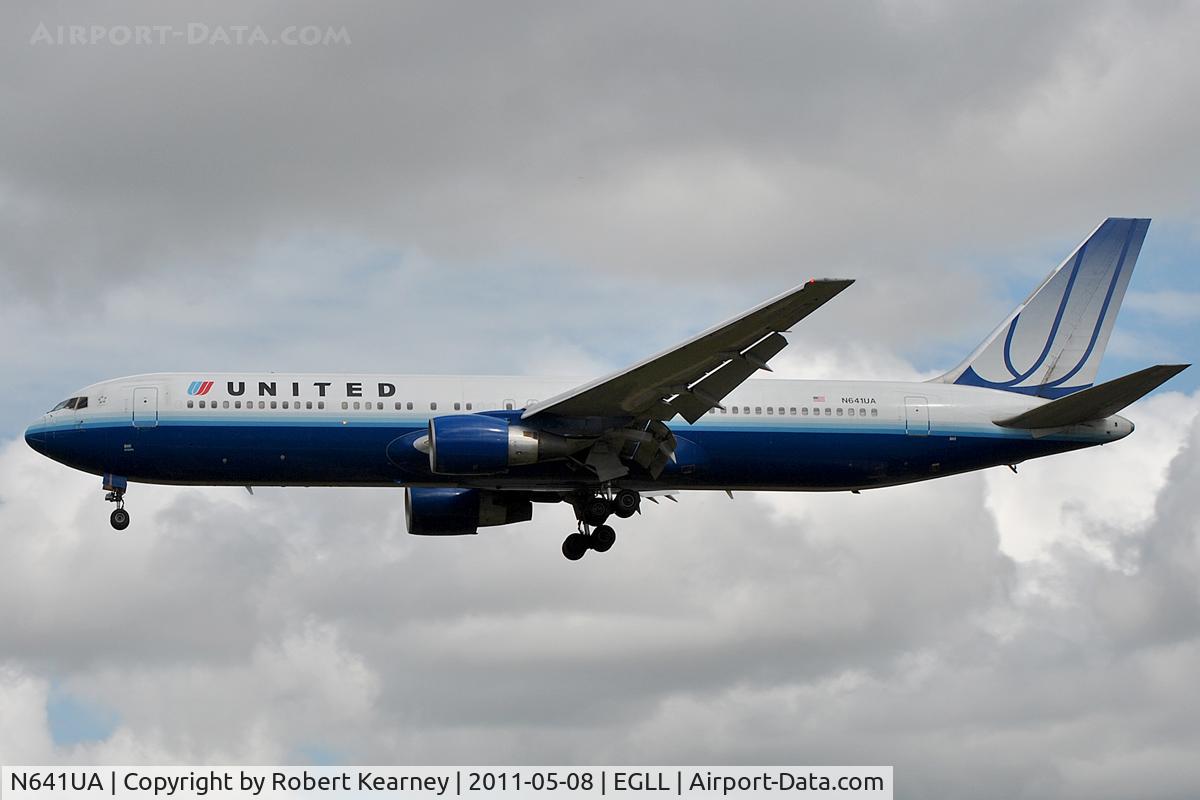 N641UA, 1991 Boeing 767-322/ER C/N 25091, Approaching r/w 27L