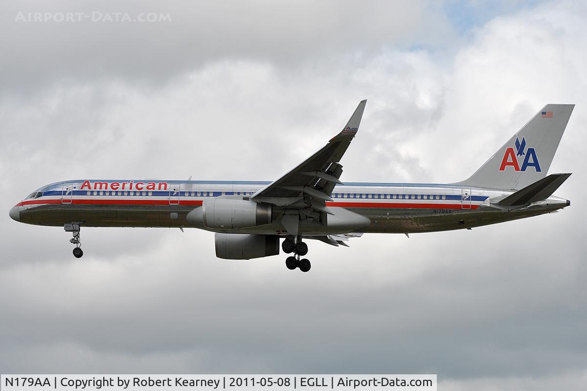 N179AA, 2002 Boeing 757-223 C/N 32397, Approaching r/w 27L
