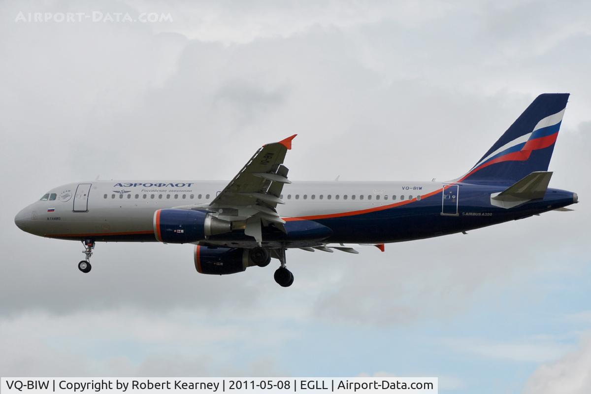 VQ-BIW, 2011 Airbus A320-214 C/N 4579, Approaching r/w 27L