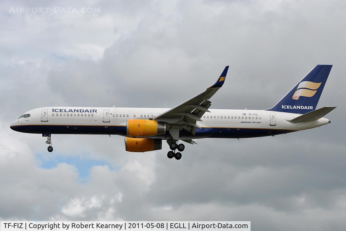 TF-FIZ, 2000 Boeing 757-256 C/N 30052, Approaching r/w 27L