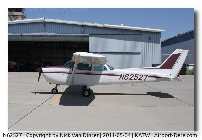 N62527, 1981 Cessna 172P C/N 17275293, On the Ramp at KATW.