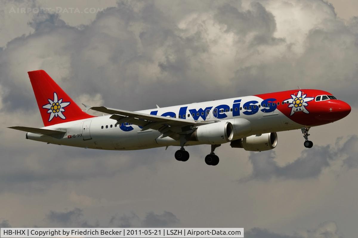 HB-IHX, 1998 Airbus A320-214 C/N 0942, on final RW14